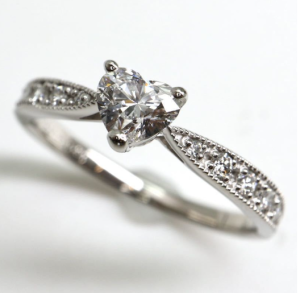 ハートシェイプダイヤモンドリング 0.323/0.11ct