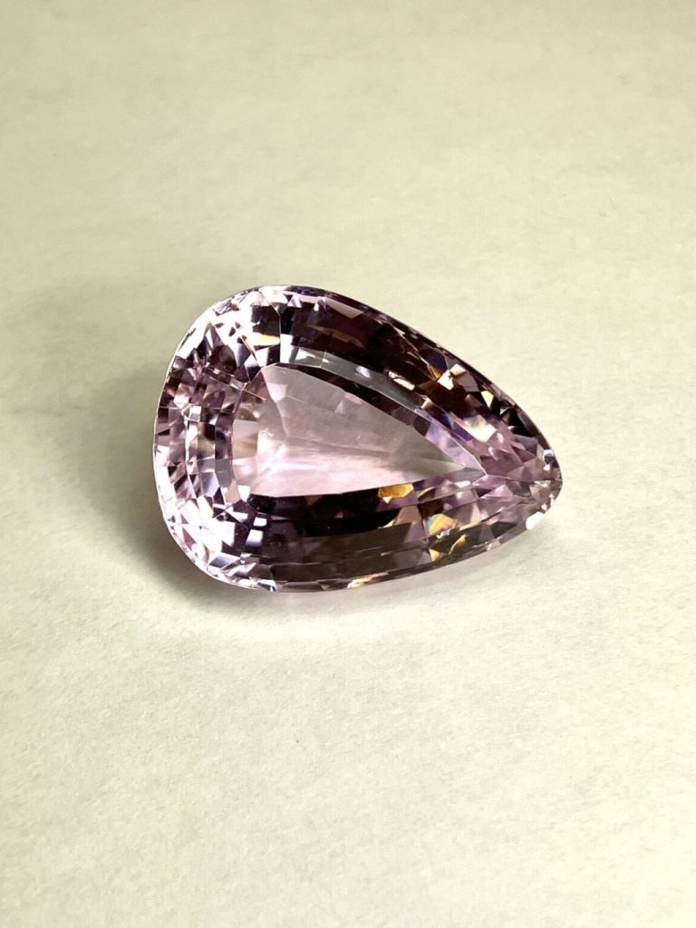 クンツァイト　46.7ct　