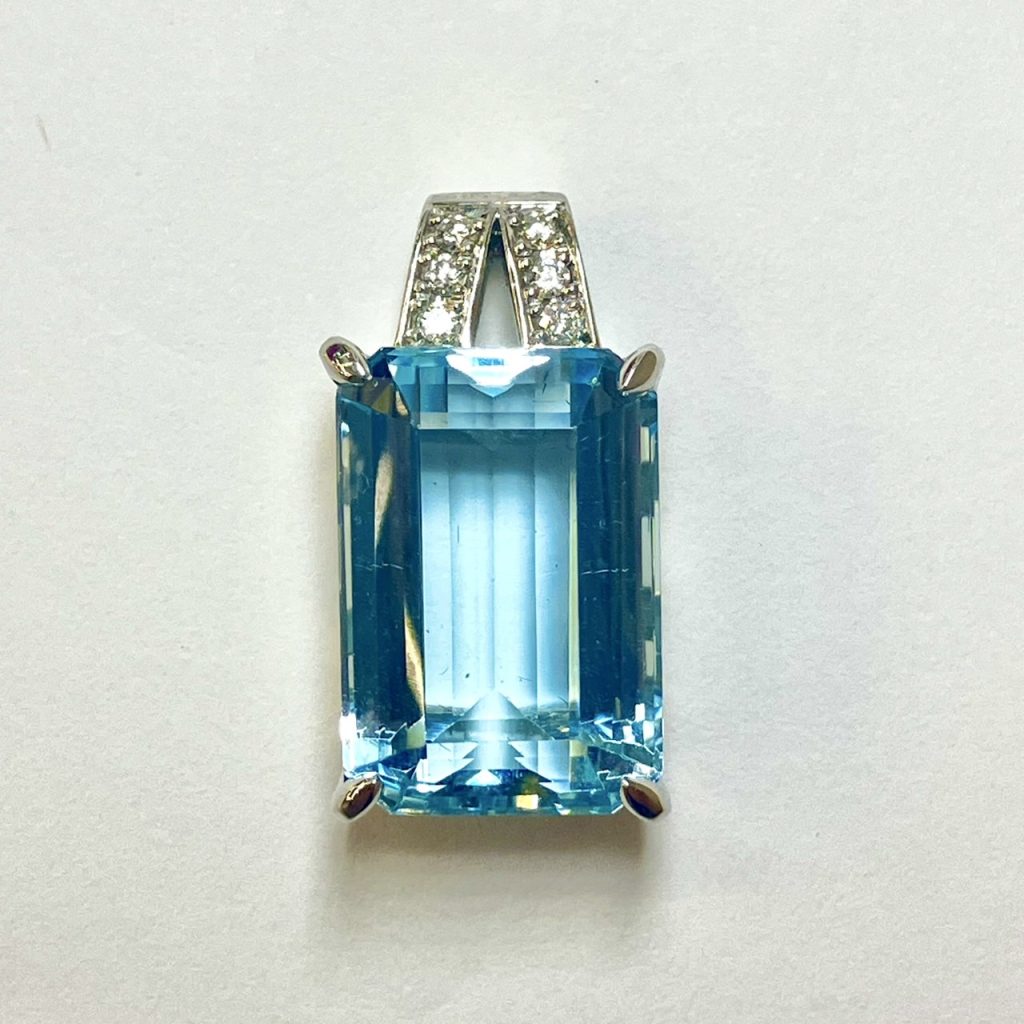 アクアマリン　14.6ct　ネックレストップ