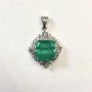 エメラルド　4.4ct　リング