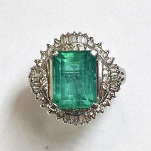 エメラルド　3.6ct　リング
