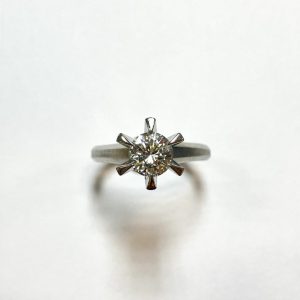 ダイヤ　0.84ct　リング
