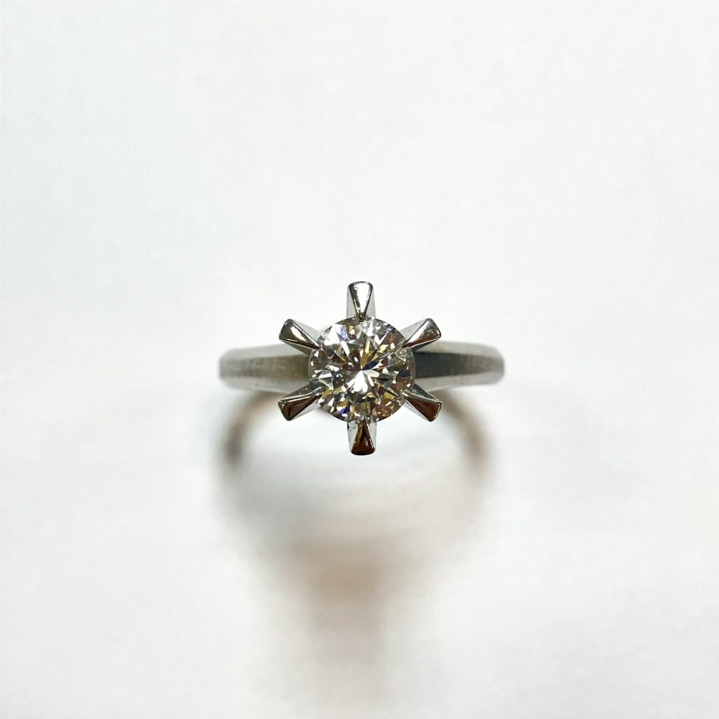 ダイヤ　0.84ct　リング