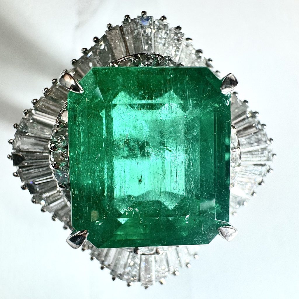 エメラルド　12.27ct　リング
