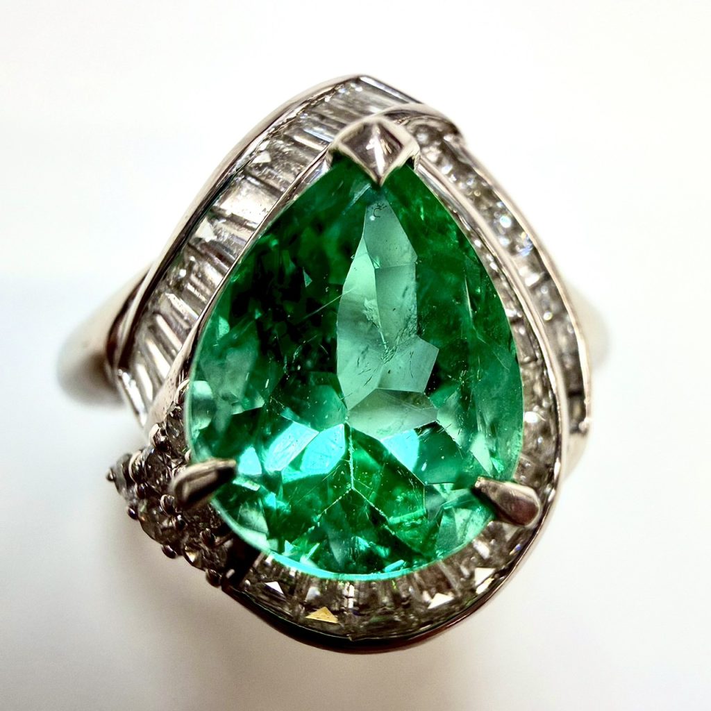 エメラルド　1.8ct　リング