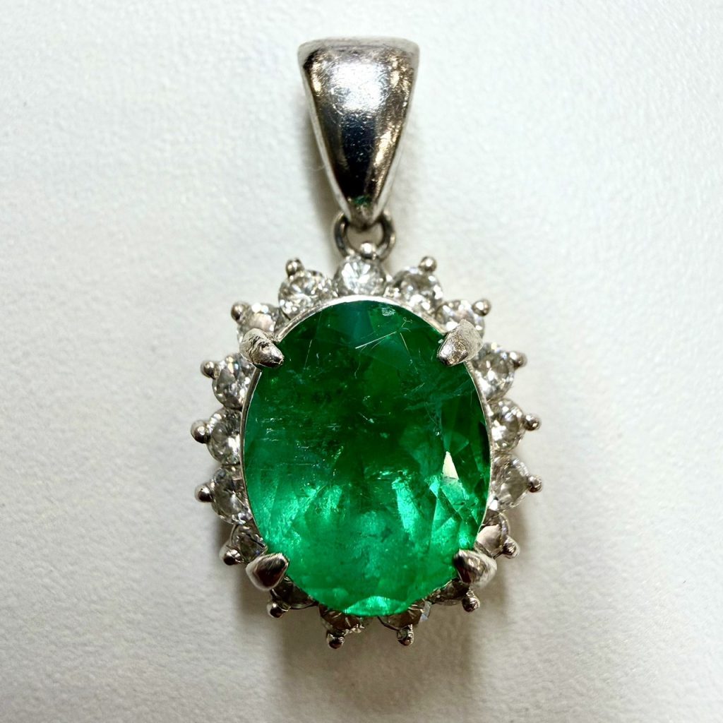 エメラルド　2.56ct　ネックレストップ