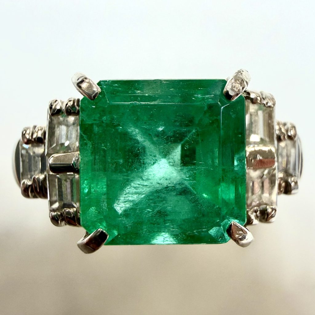 エメラルド　2.1ct　リング